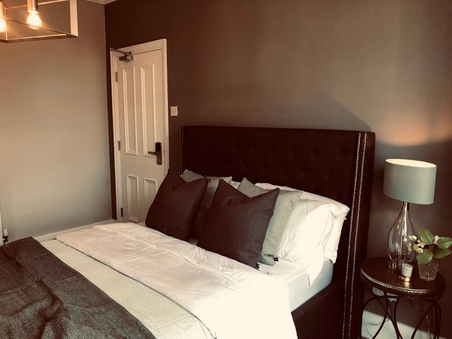 Double room in boutique luxury house share  Main Photo