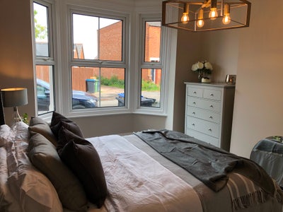 Double room in boutique luxury house share  Main Photo