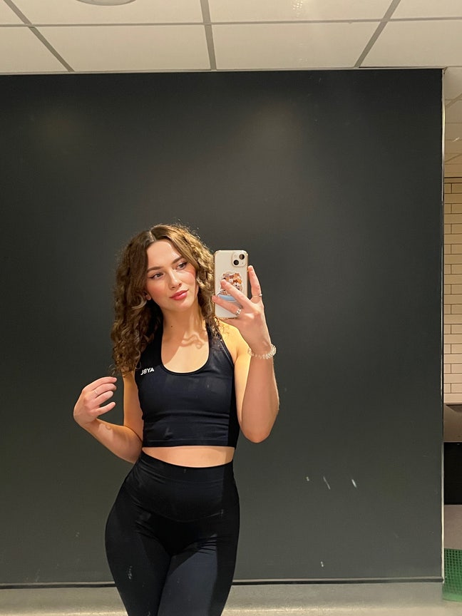 28 year old looking for a friendly housemate :) Main Photo