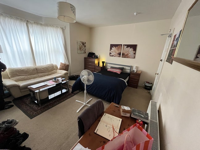 A large double room near hospital  Main Photo