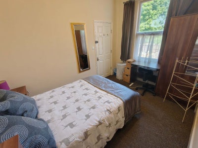 A spacious double room near hospital  Main Photo