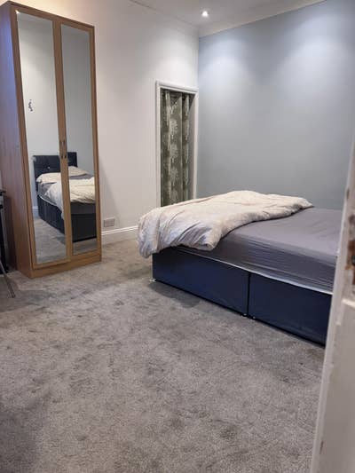  double room in all professional flat in po Main Photo