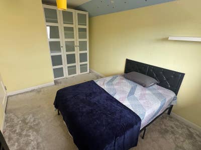 Double Room(s) Available in a 3-Bedroom house Main Photo