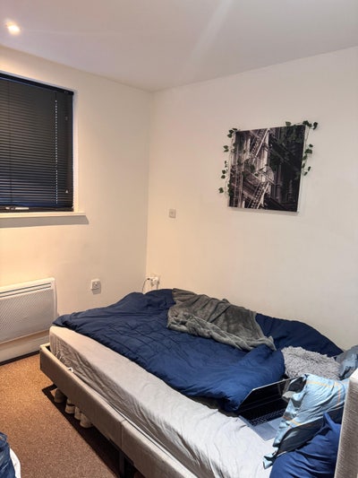 One room available in 2 bed flat Main Photo