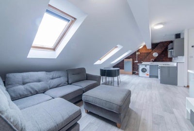 Room available in 2 bed flat Main Photo