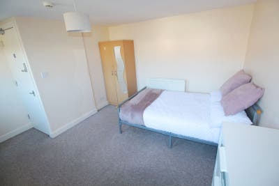 Modern Double Room | Bills Included Main Photo