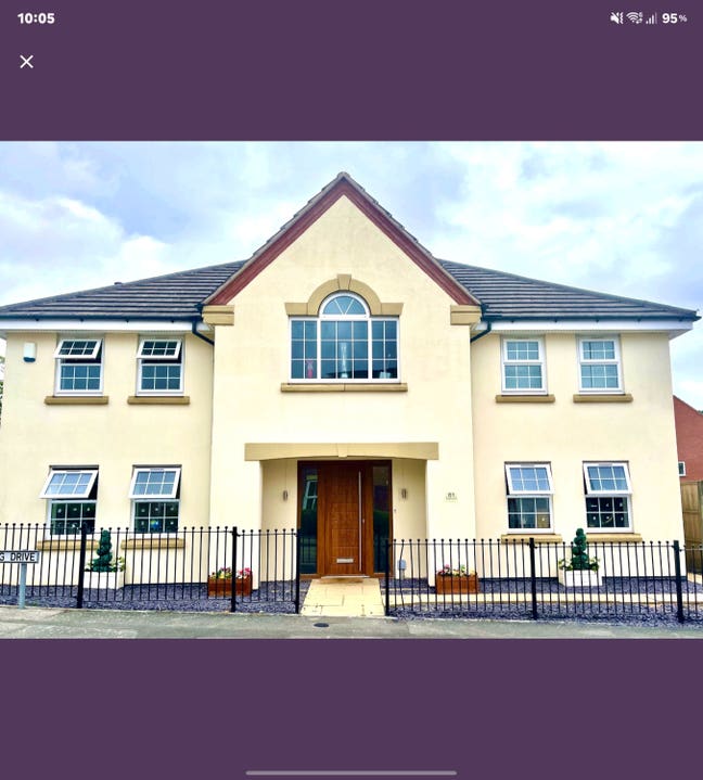 Stunning one double bedroom suite in quiet area Main Photo