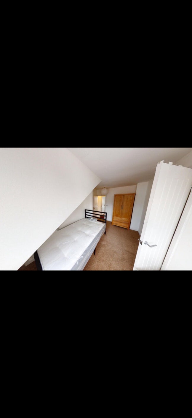Unsuite bedroom for rent in Hyde park ! Main Photo