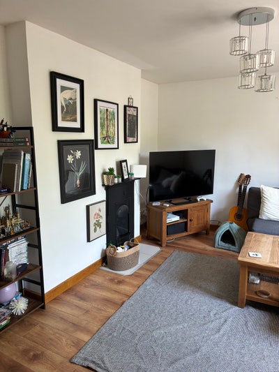 Wrexham room on edge of town Main Photo