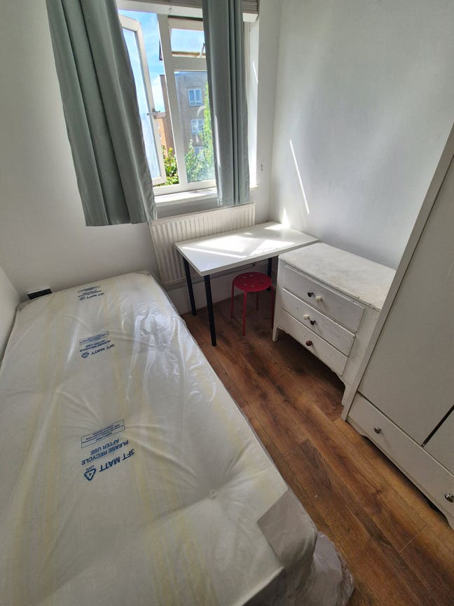 Single Room Only 750 Whitechapel/ Bethnal Green  Main Photo