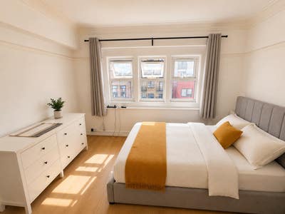 4 Panoramic Rooms in Top Floor Flat - Move in ASAP Main Photo