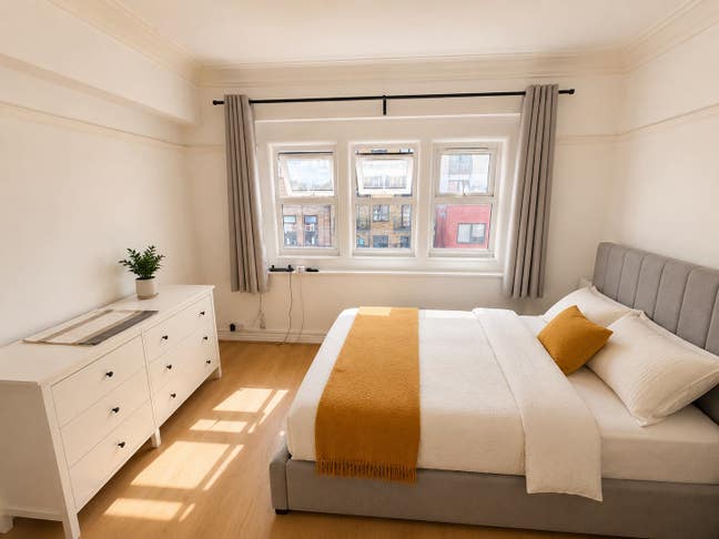 4 Panoramic Rooms in Top Floor Flat - Move in ASAP Main Photo