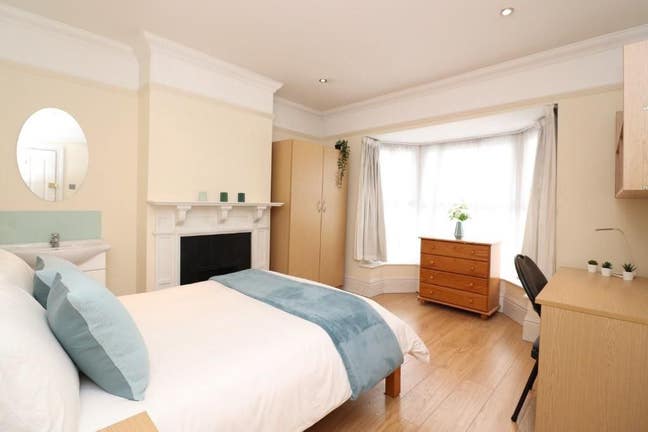 Charming 4 Bedroom House - Central Location Main Photo