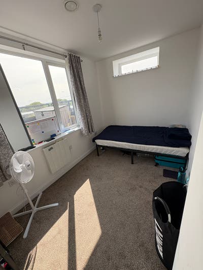 Single room in a 3 bedroom flat at wealdstone  Main Photo