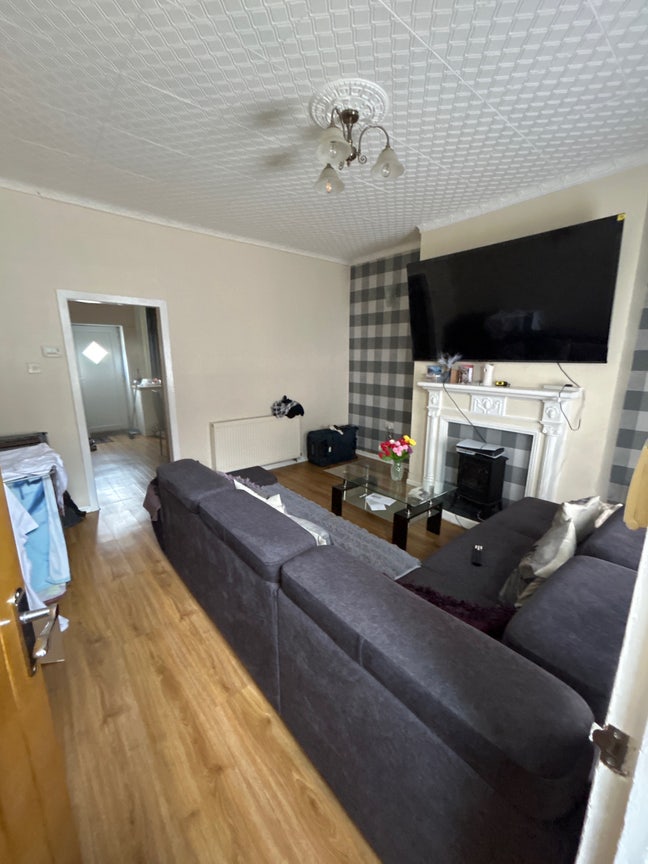 Double Room to Rent-Clean and Respectful Main Photo