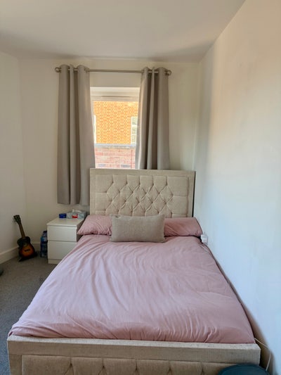 Spacious Double Room Available Main Photo