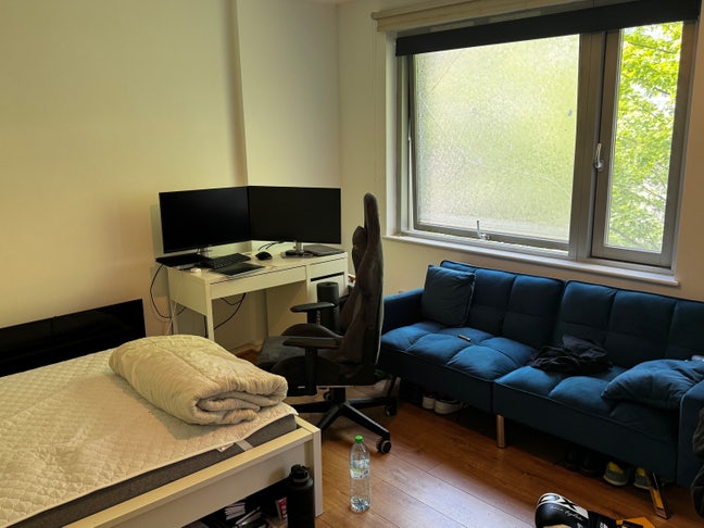 Room for rent  Main Photo