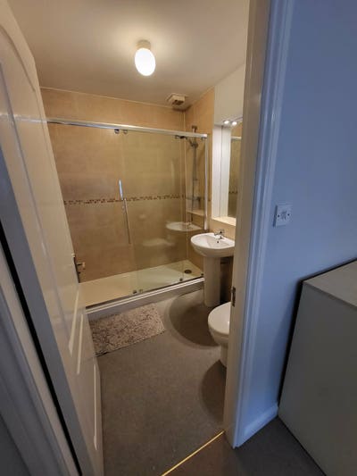 Private Room with En-Suite Showeroom, Trinity Main Photo