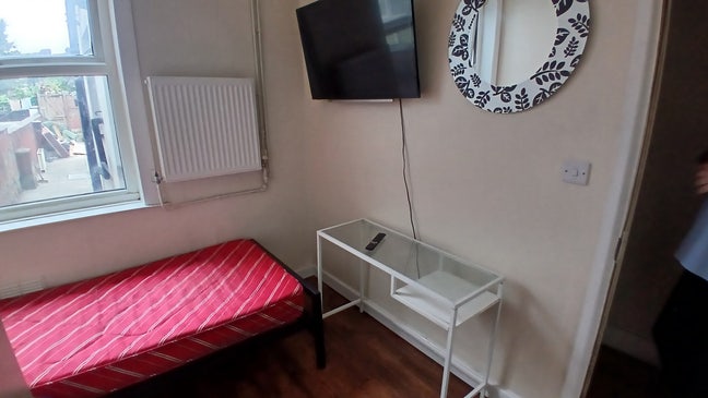 Hanley BARGAIN Single Ensuite + Smart TV!! Main Photo