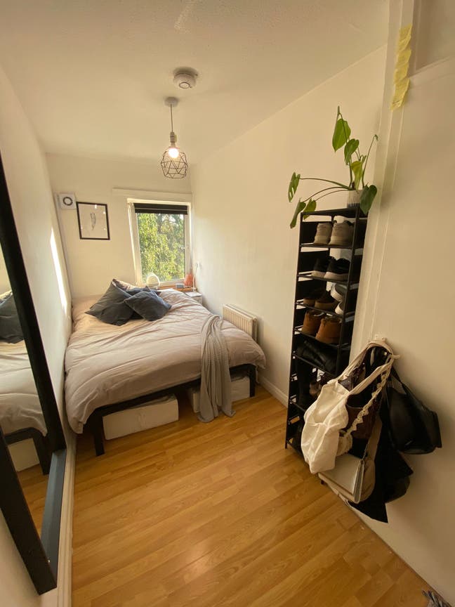 Double room available in 5-bed East London house Main Photo