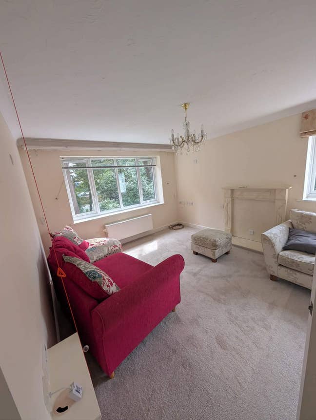 Room in retirement flat. Owner overseas part-time  Main Photo