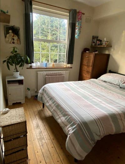 Double bedroom in Spacious House with Garden Main Photo