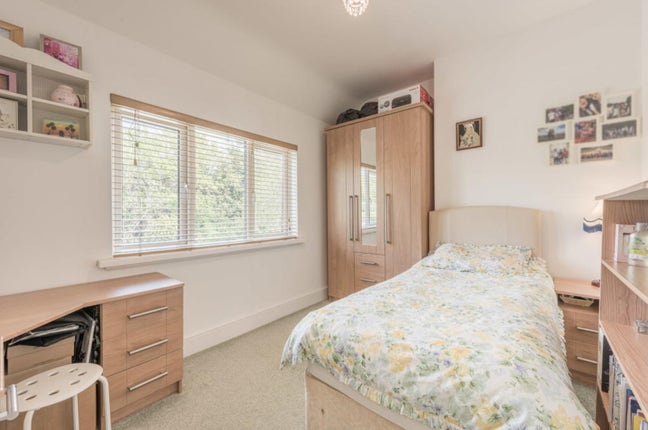 ✨ Bright Double Room | No Deposit | E2 ✨ Main Photo