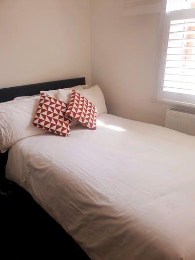 Double room  Lee incl cleaner,bills  Main Photo