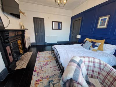 Ensuite 4 mins walk DM Available September  Main Photo