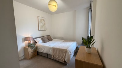 Lovely Double Room Available in All Female 3 Bed Main Photo