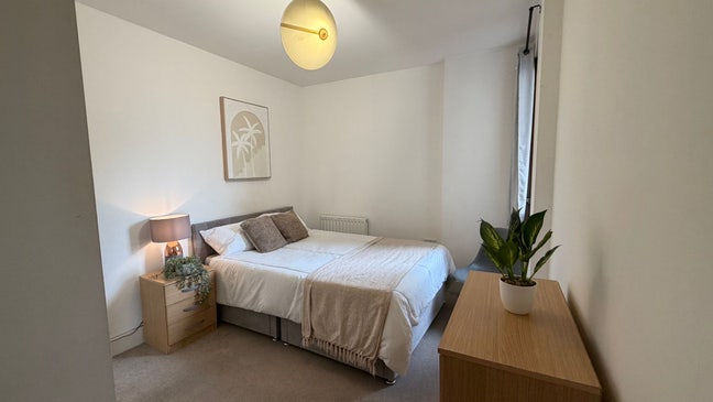Lovely Double Room Available in All Female 3 Bed Main Photo
