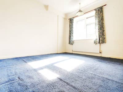 Double Room to Let in Morden- Female or  Couple Main Photo