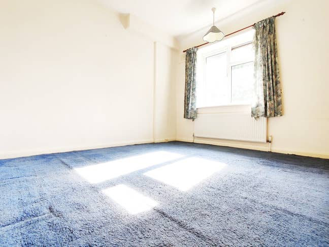Double Room to Let in Morden- Female or  Couple Main Photo