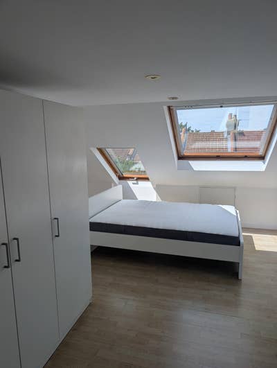 Light filled room on top floor in E.Croy &pound;800 incl Main Photo