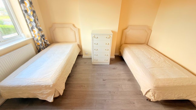 3 Bedrooms Available to rent Main Photo