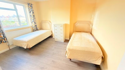 4 Bedrooms to Rent  Main Photo