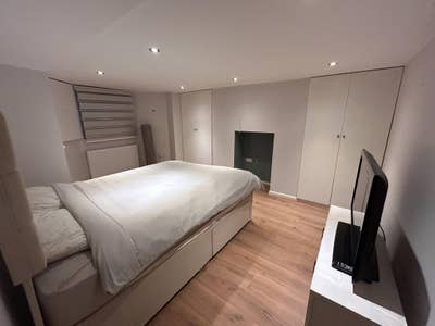 Room for rent in Hale village Main Photo