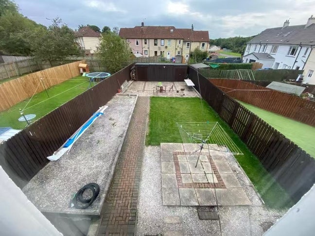 Share semi detached terrace house Main Photo