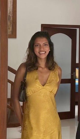 I am a professional female aged 25. I am look... Main Photo