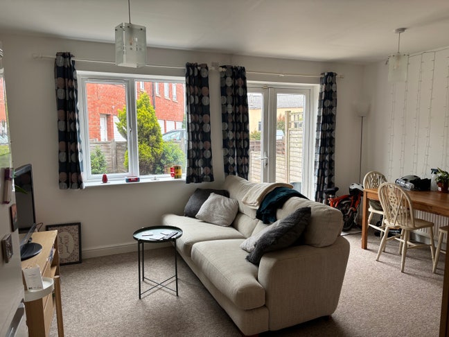 Two lovely rooms available  Main Photo