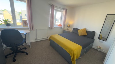 Big Ensuite Fully Furnished Room is available  Main Photo
