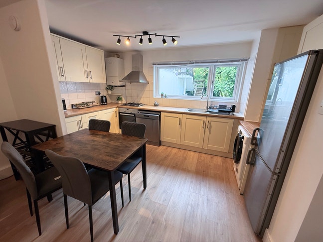Three-bedroom flat in Muswell Hill Main Photo