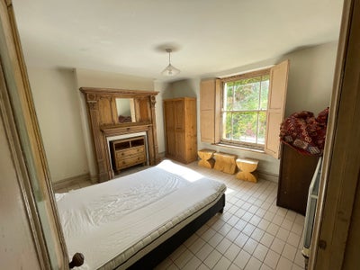 Central Sunny Large Room &pound;750 all inclusive Main Photo
