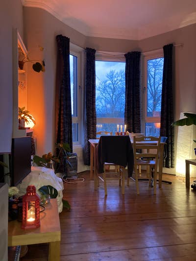 En-suite room available in a newly renovated 2-bed Main Photo