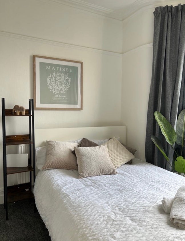 ✨ Freshly Refurbished Room | En-suite Room 🏡  Main Photo