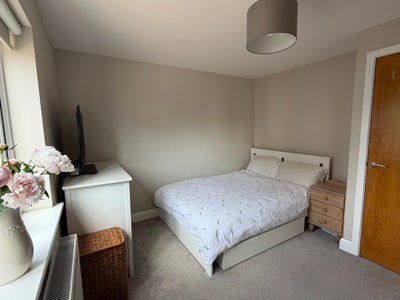 Double Room plus Bathroom Close to Station Main Photo
