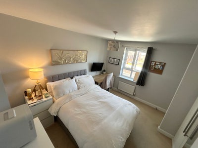 Young Professional house, short walk to station.  Main Photo