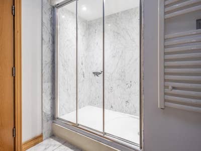 Spacious 2 Bedroom Apartment Available For Rent  Main Photo