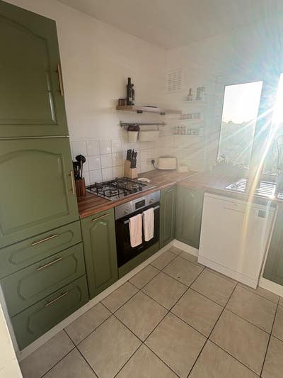 Room for rent in Walton on thames Main Photo