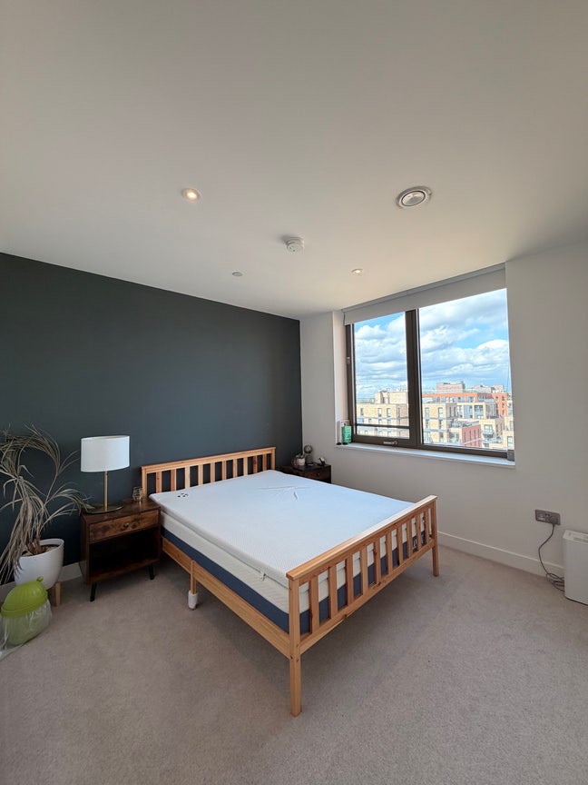 Stunning New Build | King Size Bed & Ensuite Main Photo